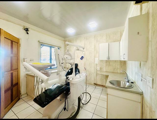 475M² MEDICAL SUITE TO LET IN ALBERTON NORTH